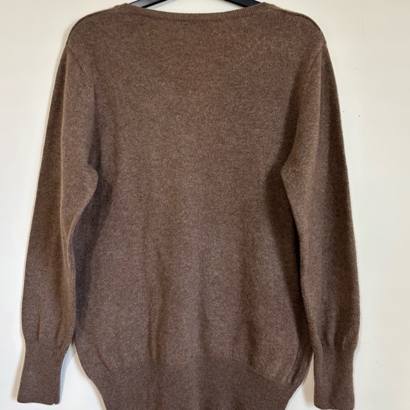 Neiman Marcus Cashmere Brown V Neck Soft Tight Knit Cozy Pullover Sweater Large - Picture 8 of 16